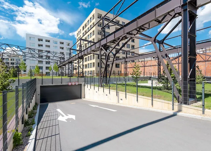 Bright 2Br - 7Th Floor, Balcony, Free Parking By Gravity Prague