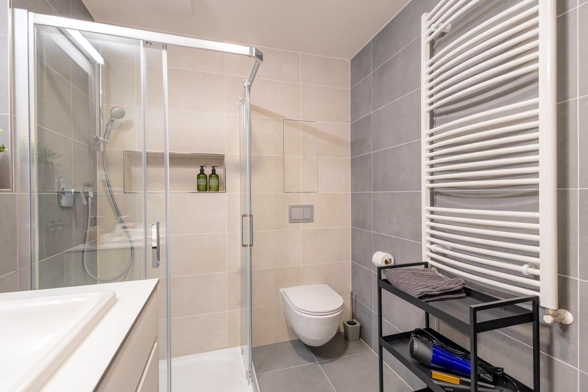 Bright 2br - 7th Floor, Balcony, Free Parking By Gravity Apartmán *