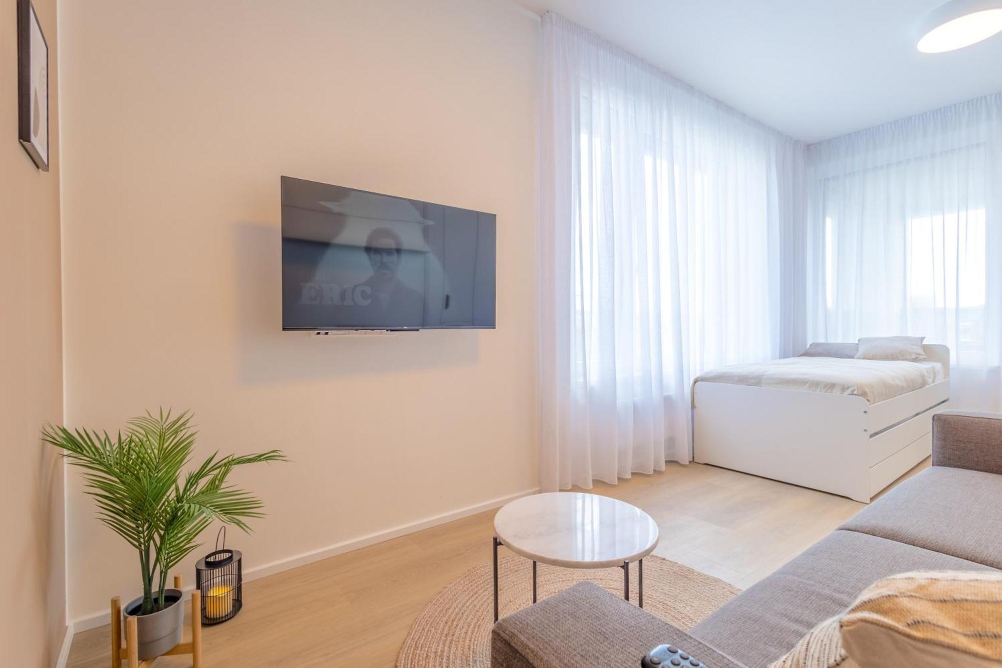 Bright 2br - 7th Floor, Balcony, Free Parking By Gravity Apartmán Praha