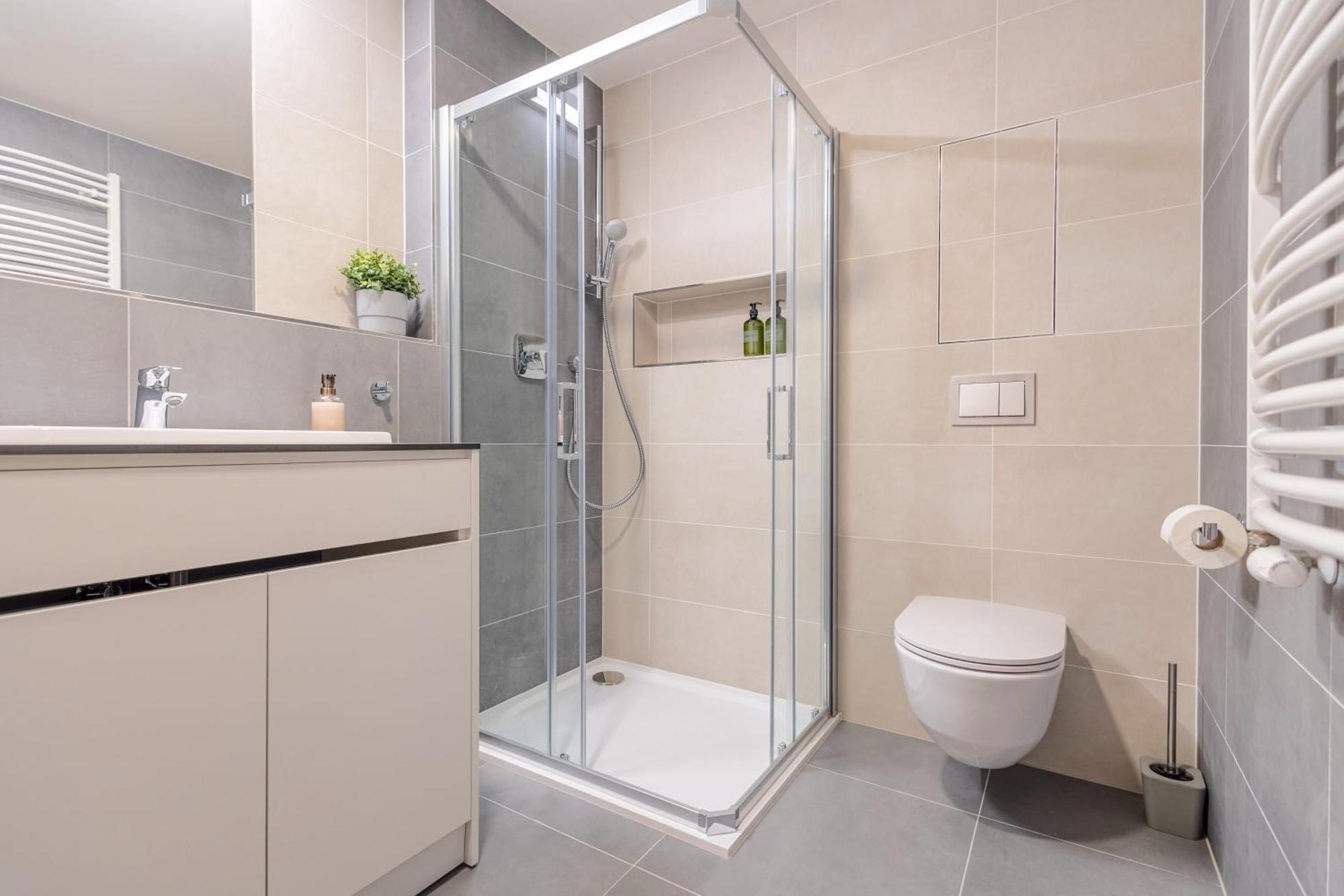 Bright 2br - 7th Floor, Balcony, Free Parking By Gravity Apartmán Praha