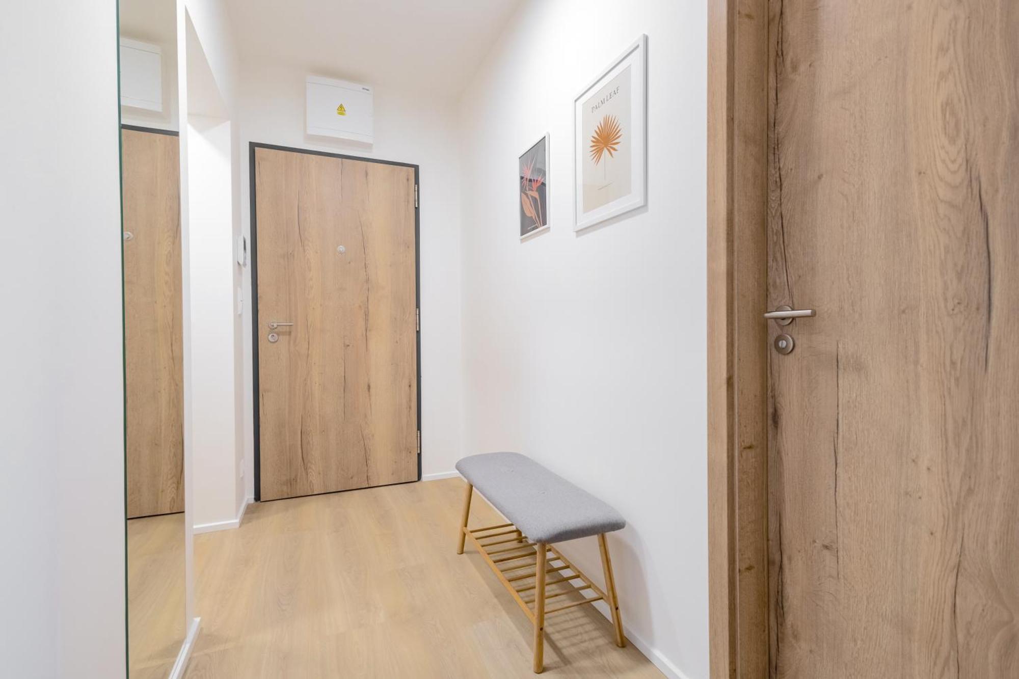 Bright 2br - 7th Floor, Balcony, Free Parking By Gravity Apartmán Praha